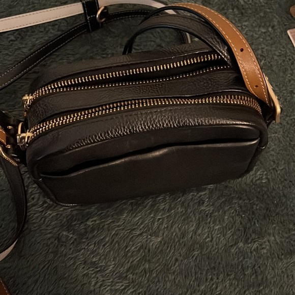 COPY - Perry bombe’ mini bag fromTORY BURCH fit all the fhone size upto the i p… - Picture 3 of 4